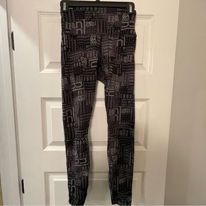Lululemon leggings in wunder train contour fit high rise, size 6, EUC